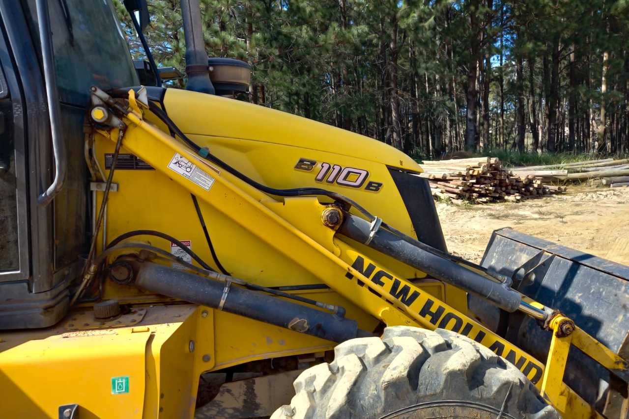 New Holland LB110 - 20 4