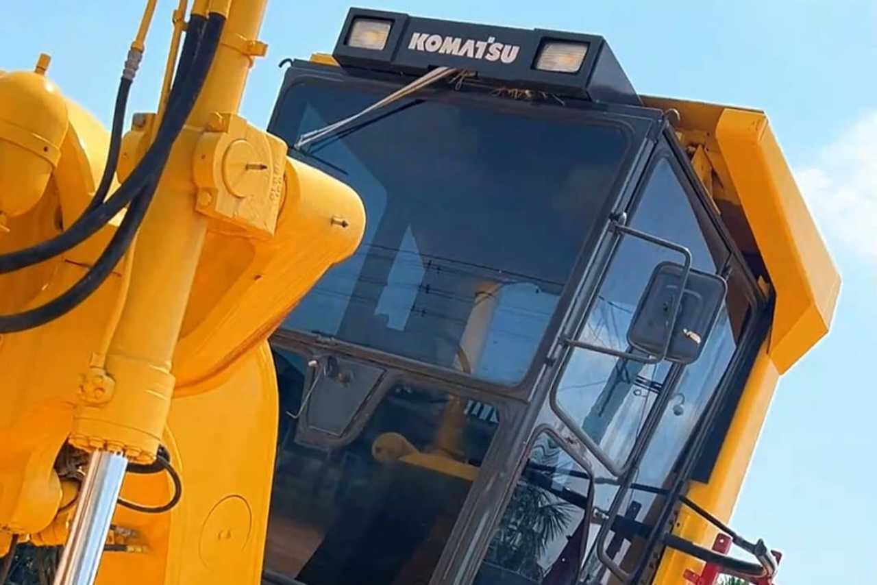 Komatsu GD825 A - 09/09 2