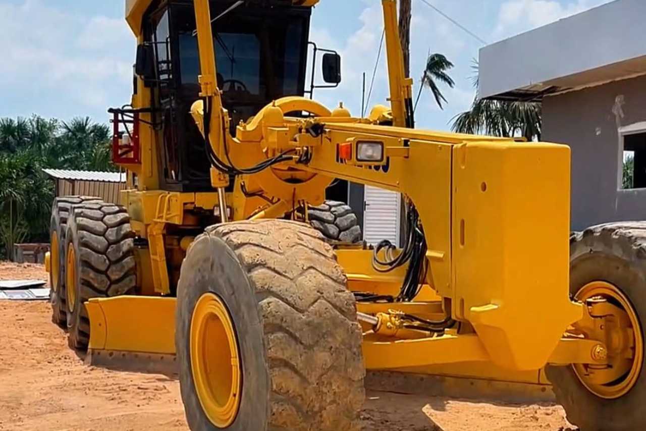 Komatsu GD825 A - 09/09 3