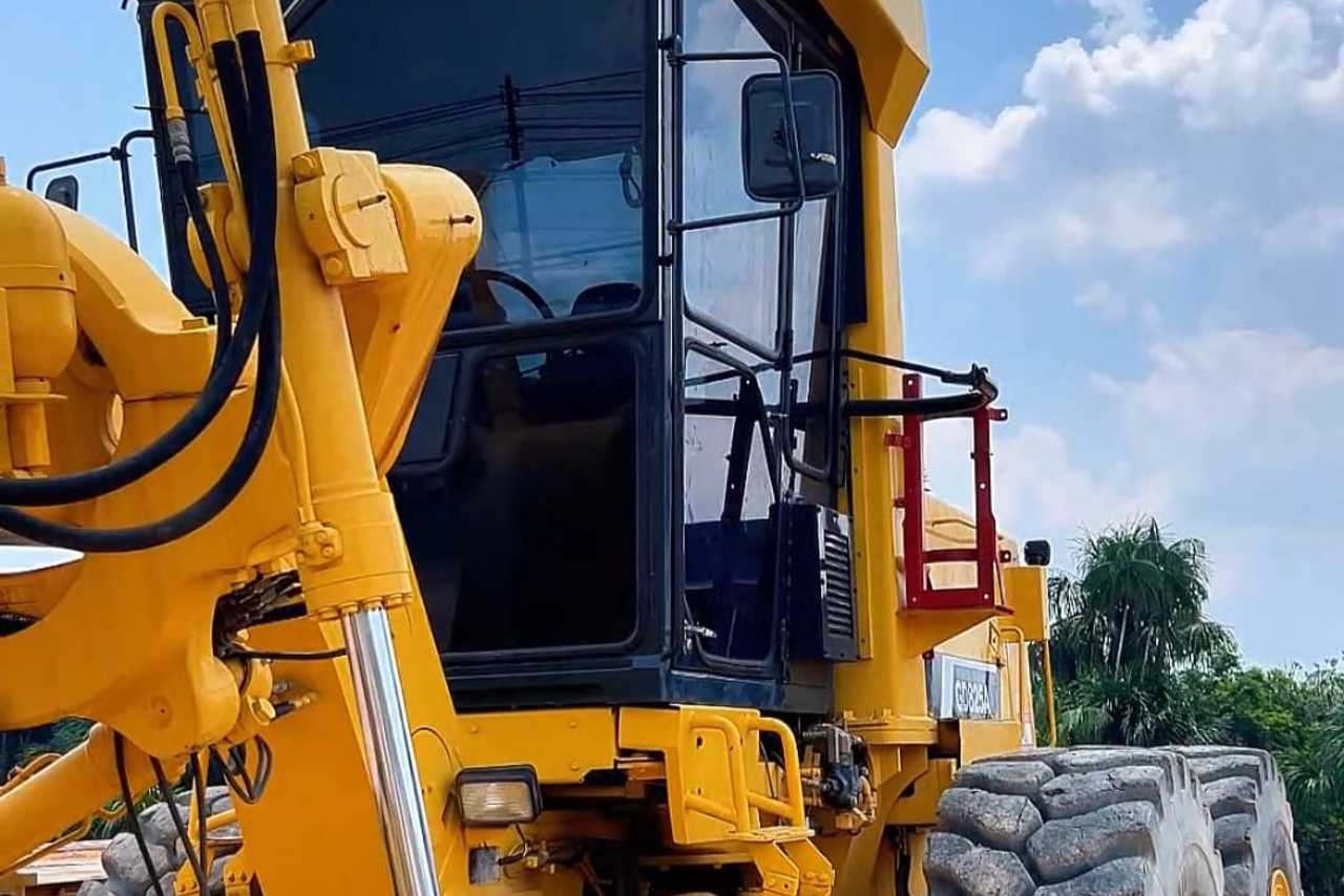 Komatsu GD825 A - 09/09 6