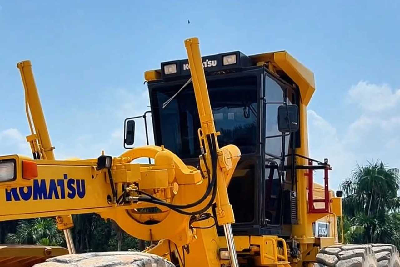 Komatsu GD825 A - 09/09 7