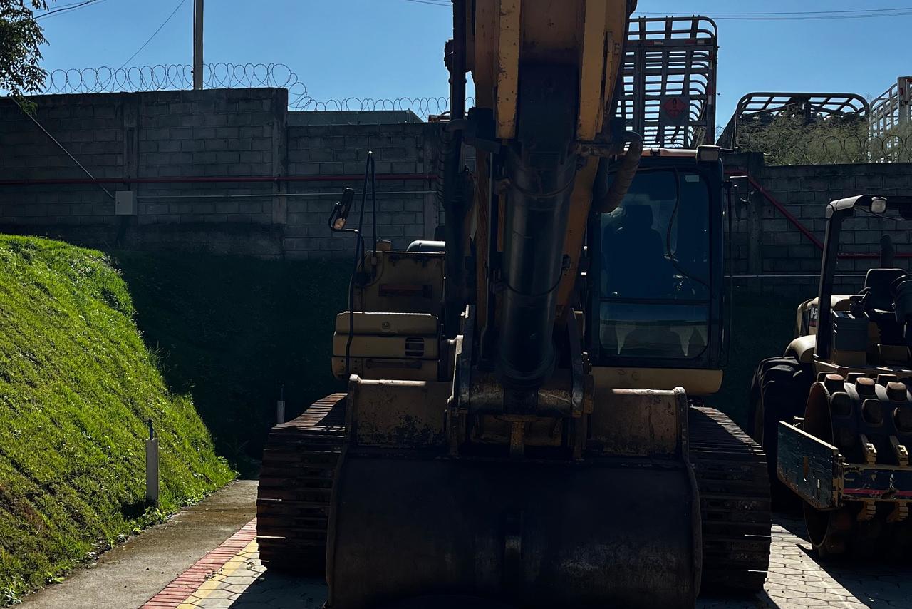 Caterpillar 330D - 08/08 3