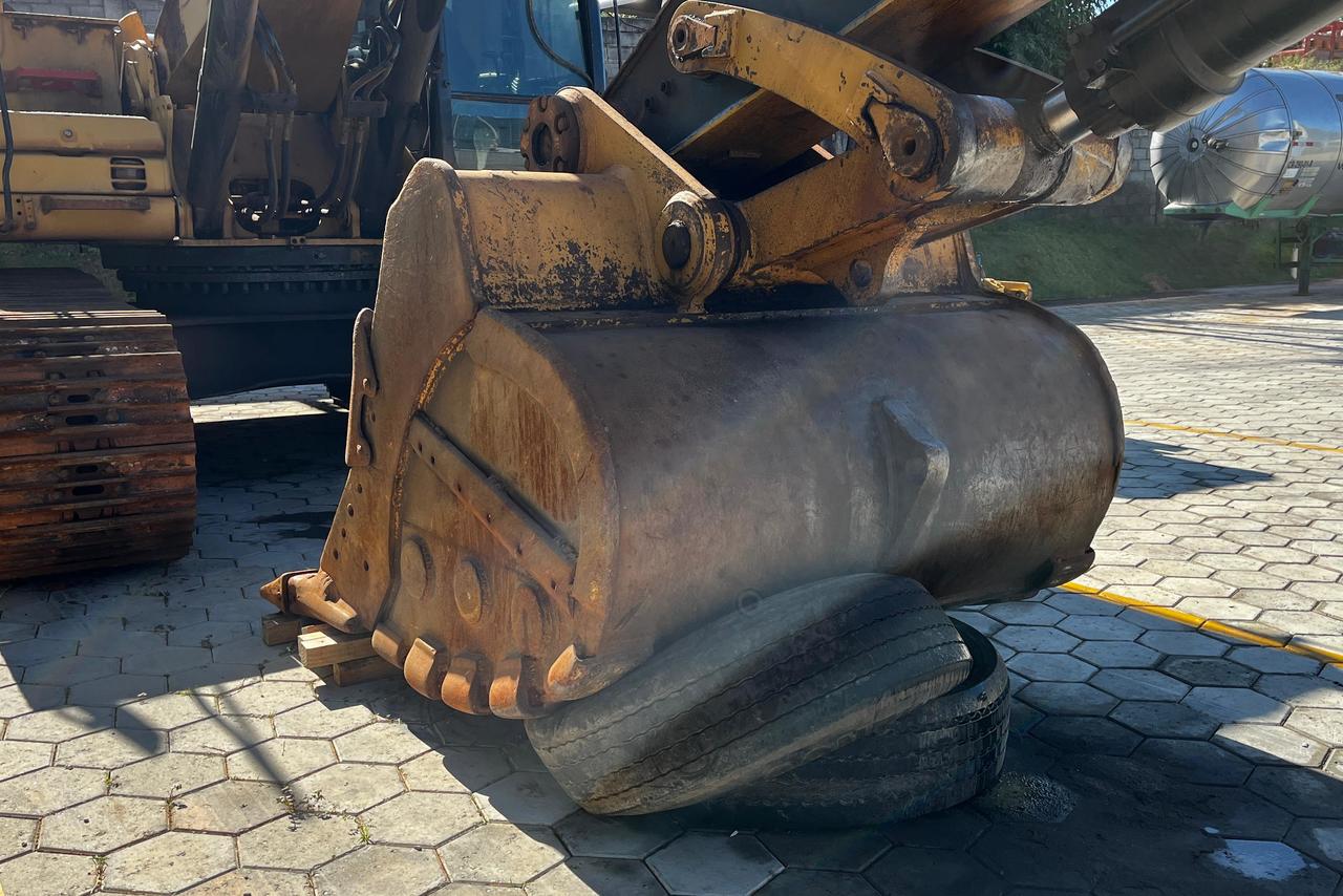 Caterpillar 330D - 08/08 5