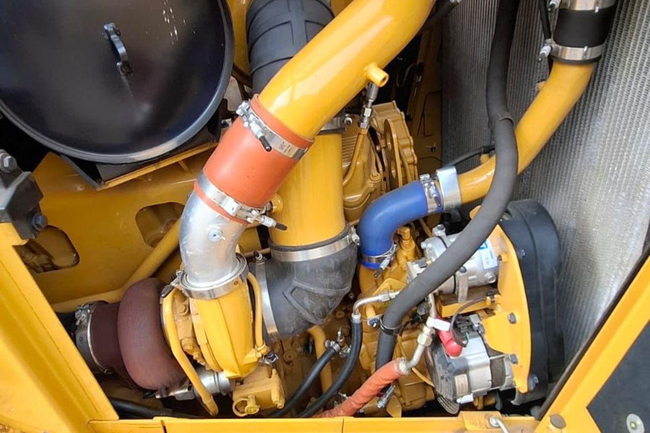 Caterpillar  D8 - 24/24 11
