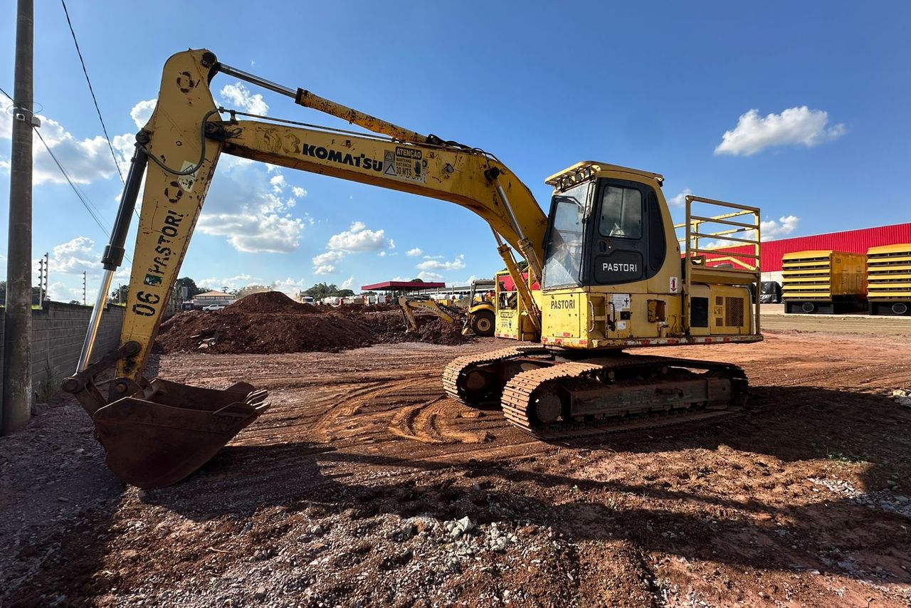Komatsu PC200 - 08/09 4