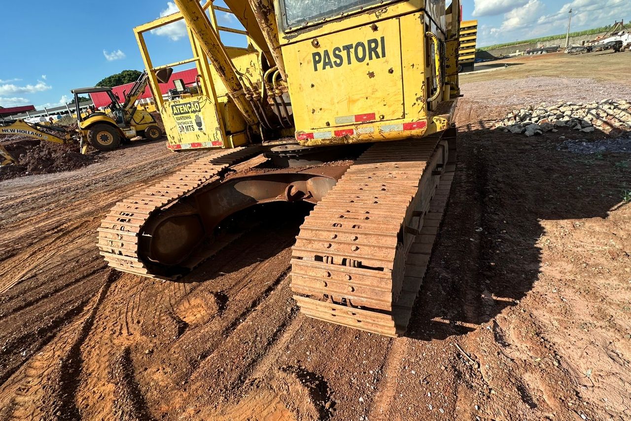 Komatsu PC200 - 08/09 5
