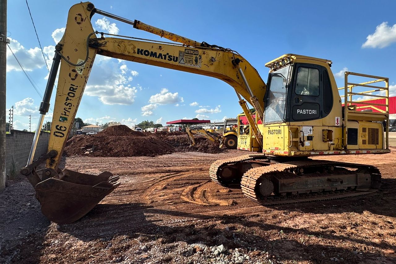 Komatsu PC200 - 08/09 6