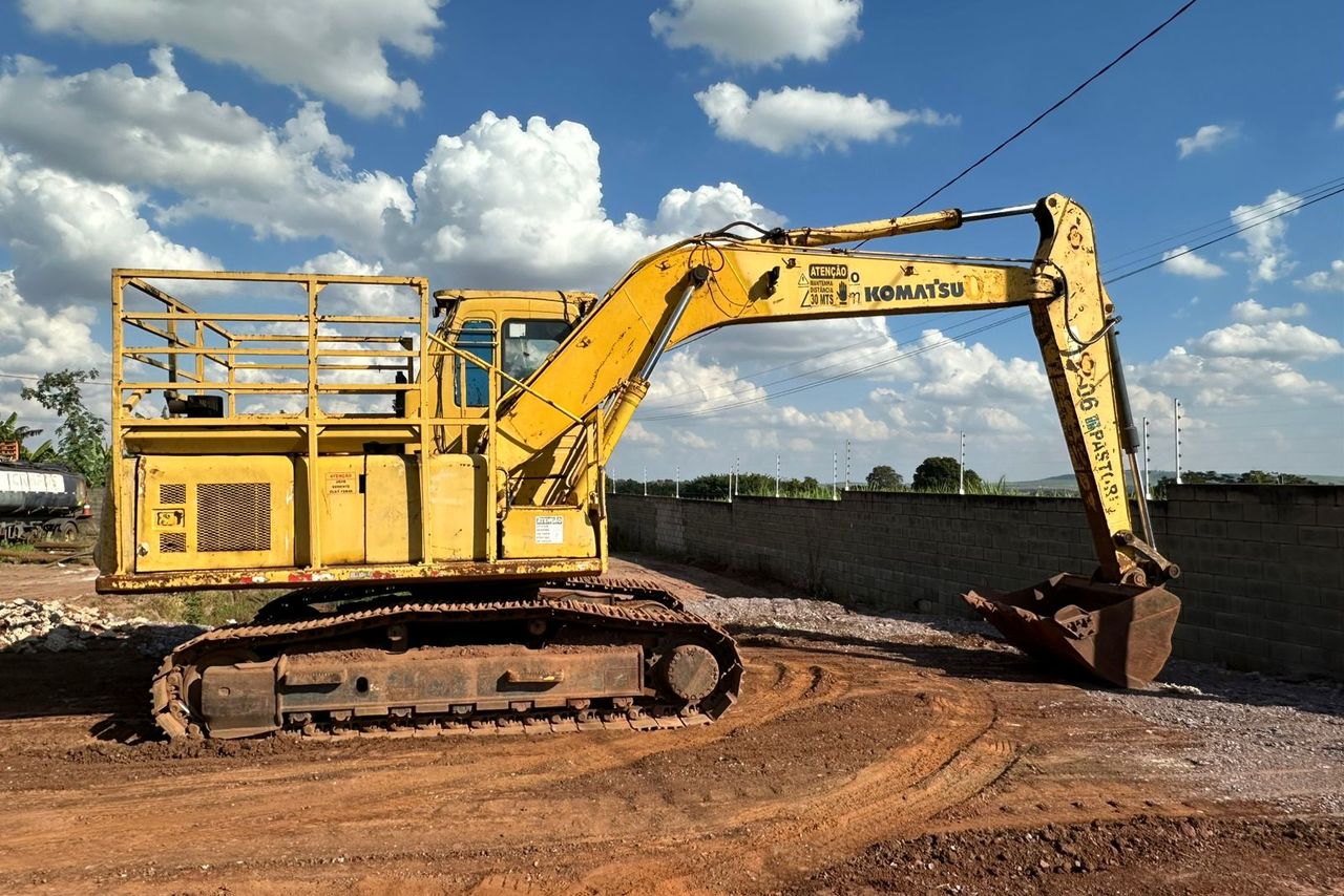 Komatsu PC200 - 08/09 7