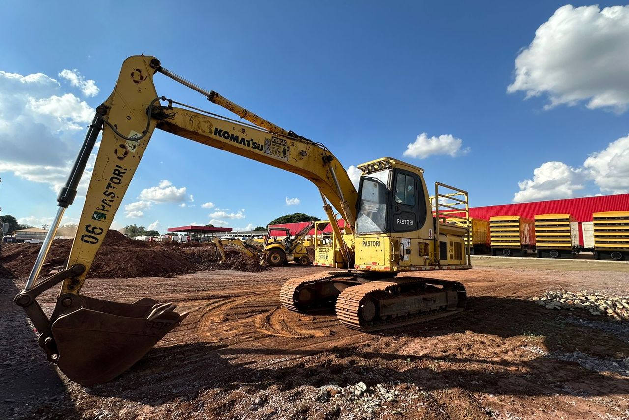 Komatsu PC200 - 08/09 9