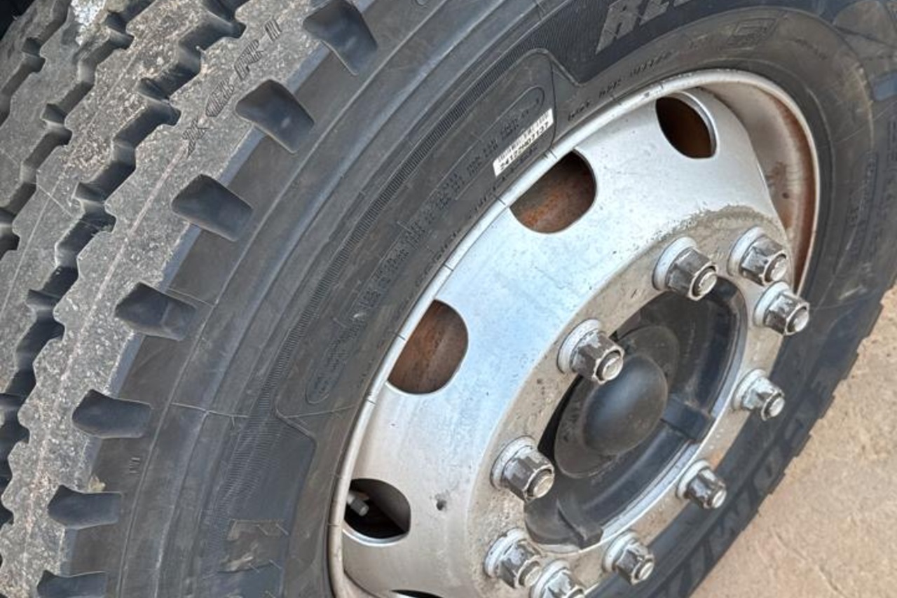 Volkswagen 26-280 Constellation 6x4 - 09/09 3
