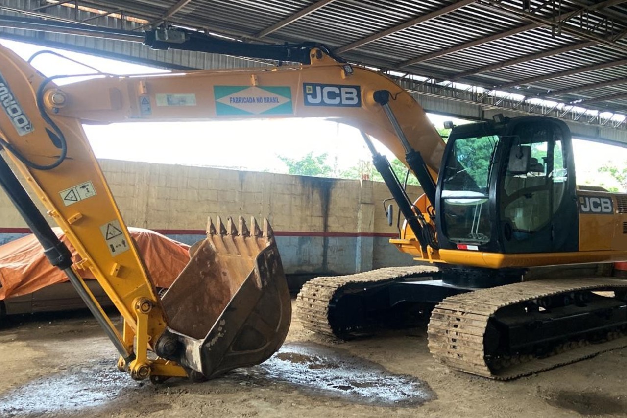 JCB JS200 LC - 10/10 3