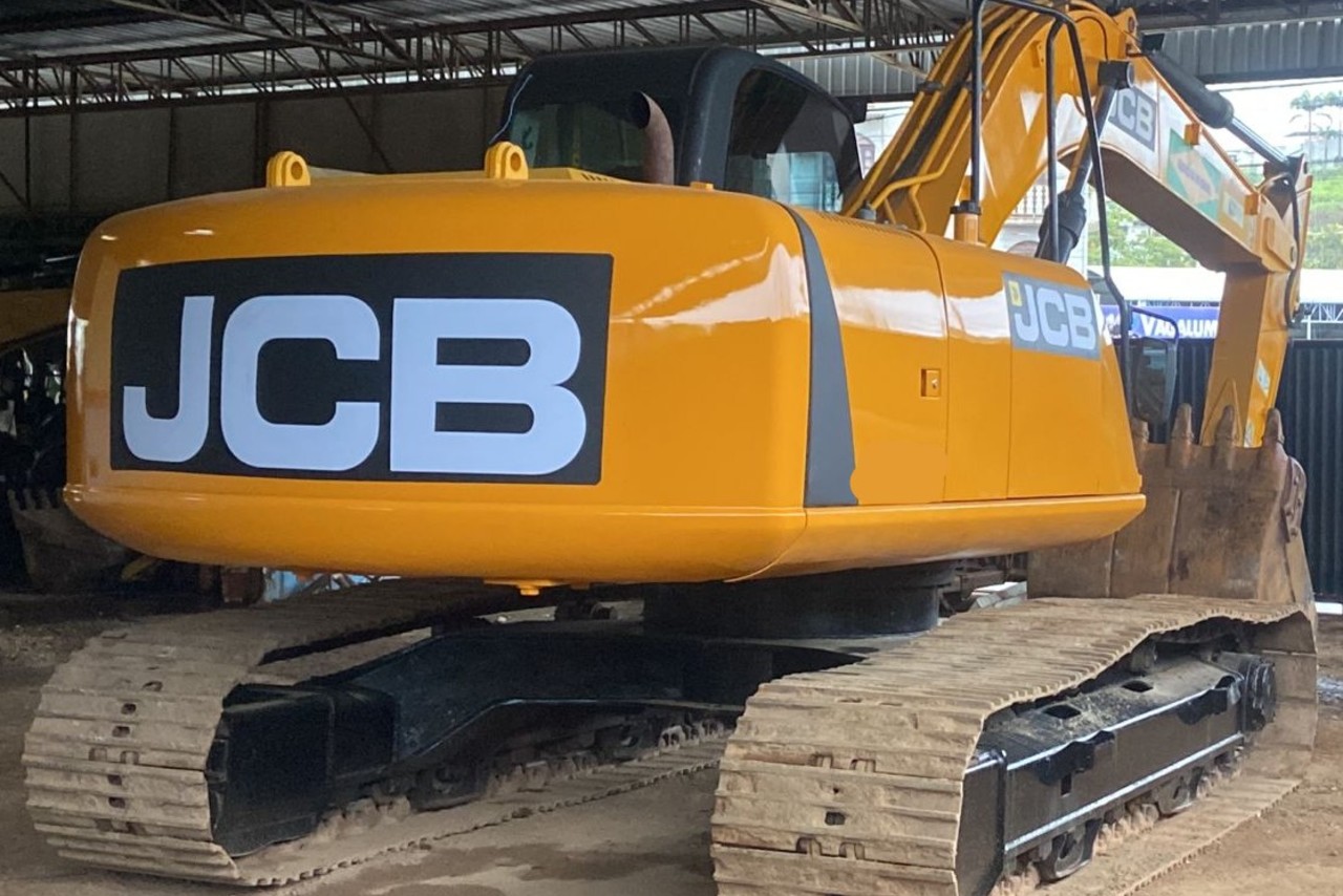 JCB JS200 LC - 10/10 4