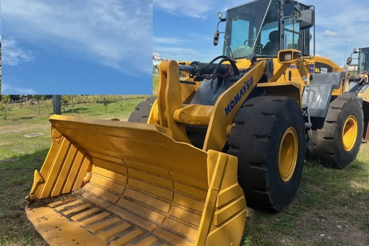 Komatsu  WA320 - 13/13 2