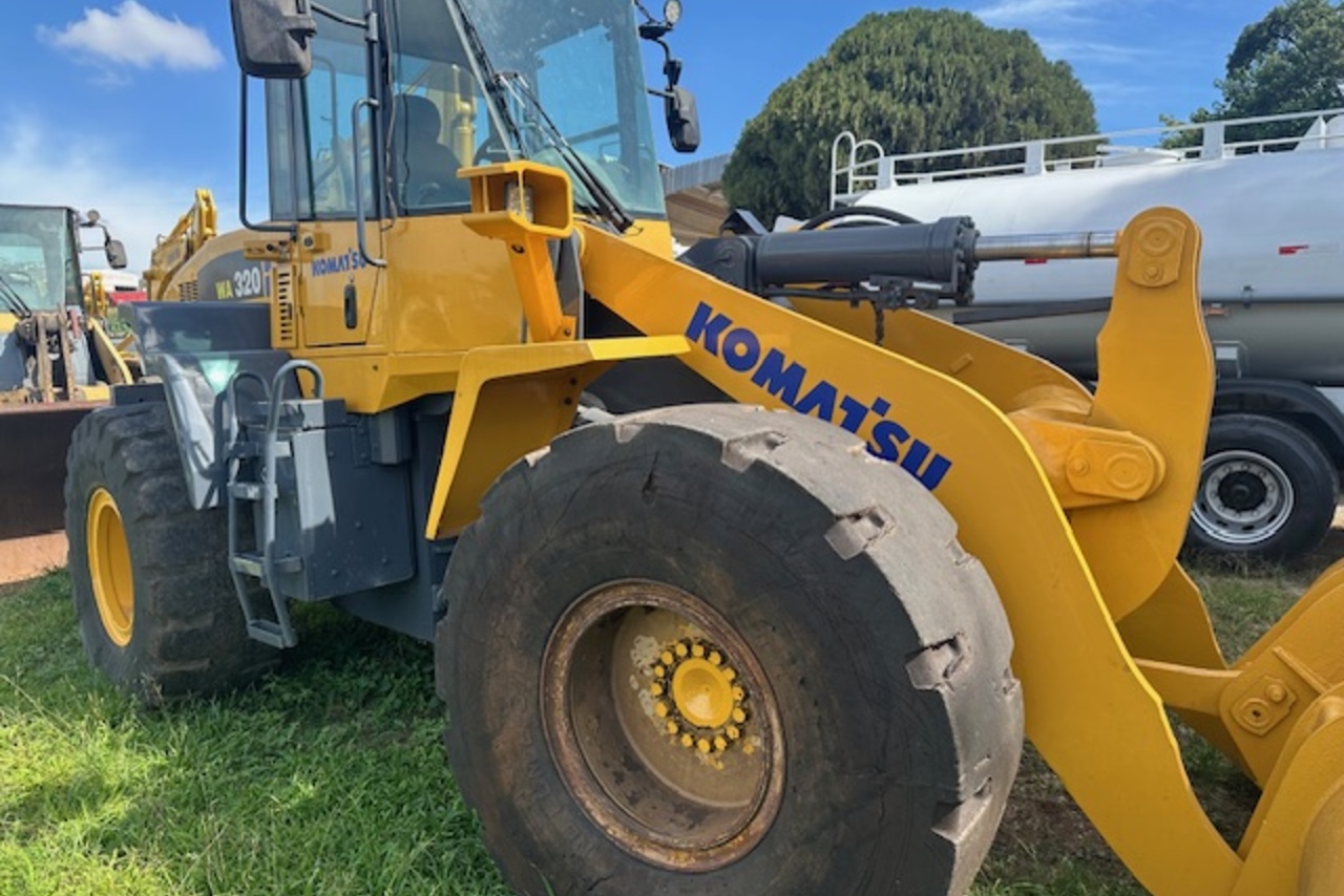 Komatsu  WA320 - 13/13 3