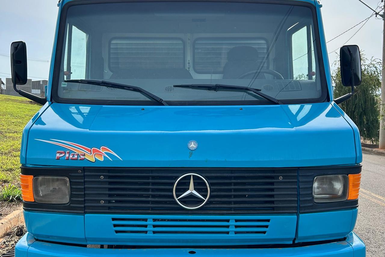 Mercedes Benz MB 710 - 06/07 6