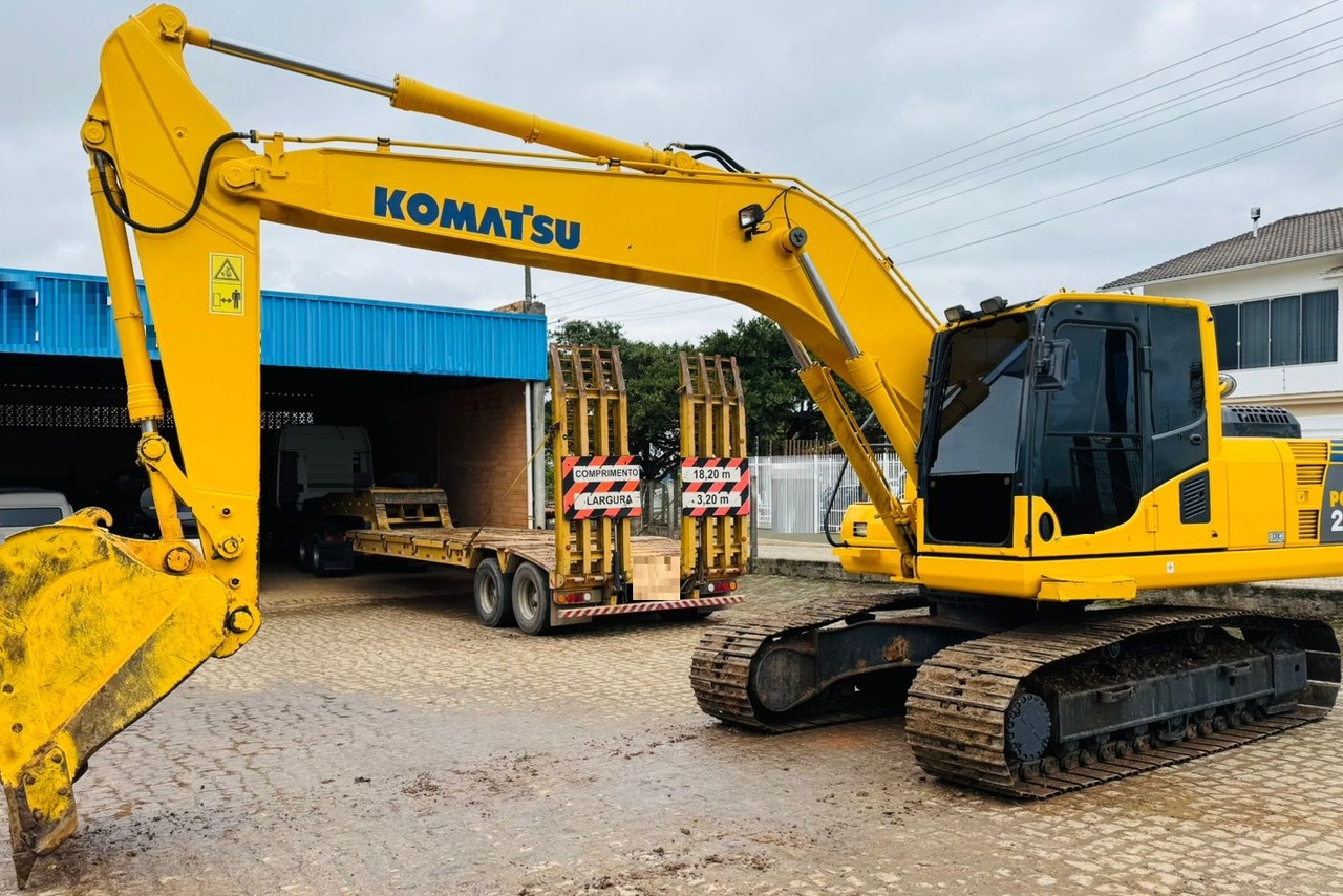 Komatsu PC200 - 12/12 7