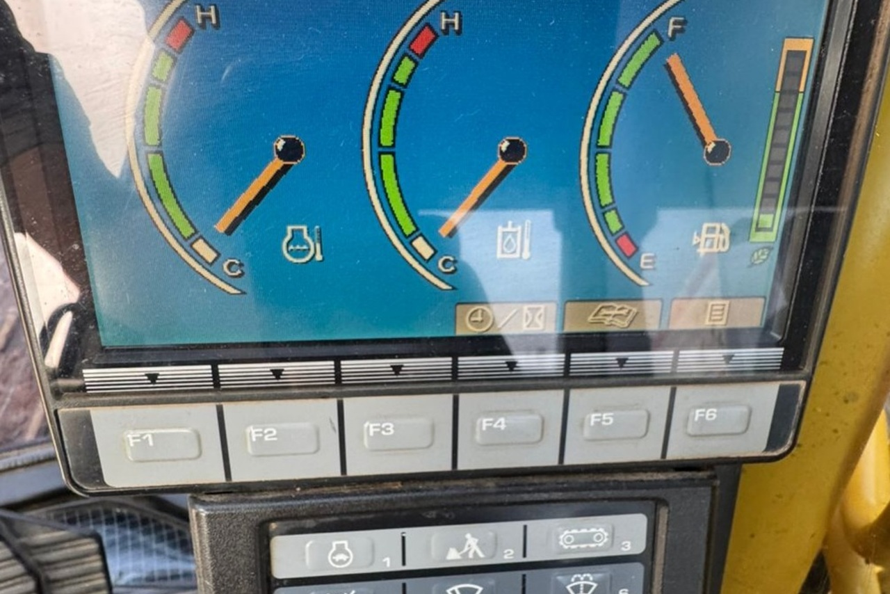 Komatsu PC200 - 12/12 10