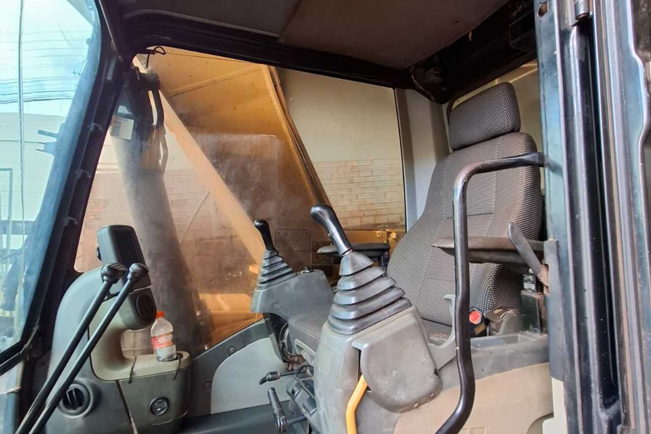 Caterpillar 320D - 12/12 5