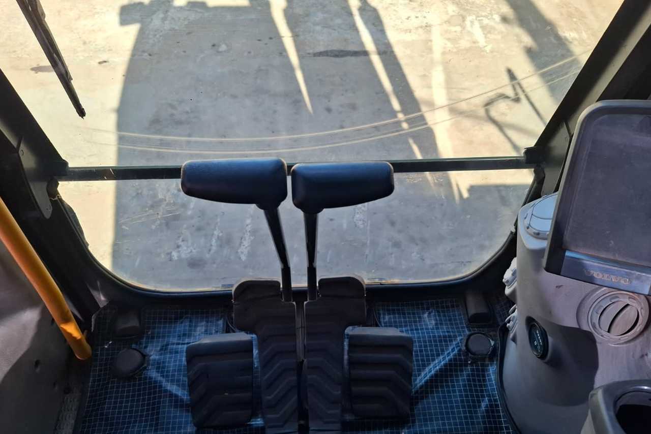 Volvo EC220D - 18/18 5