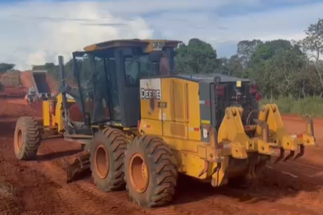 John Deere 670G - 16/16 2