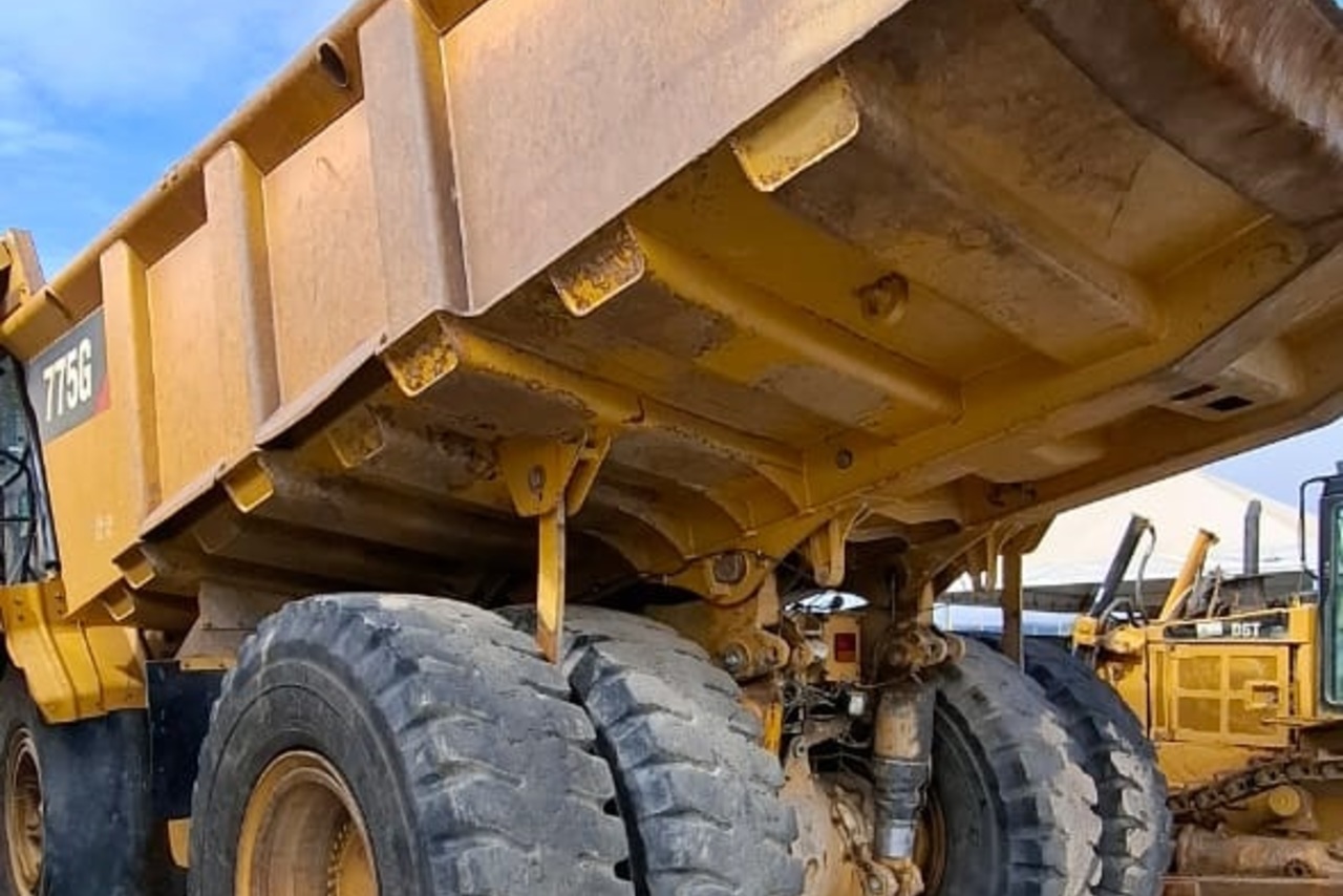 Caterpillar 775G - 12/12 2