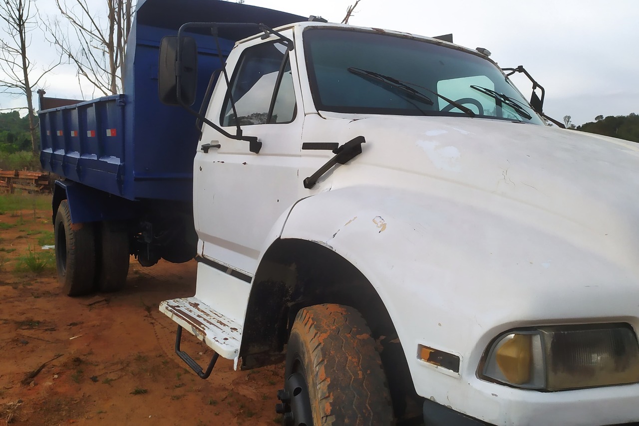 Ford F14000 - 94/94 4