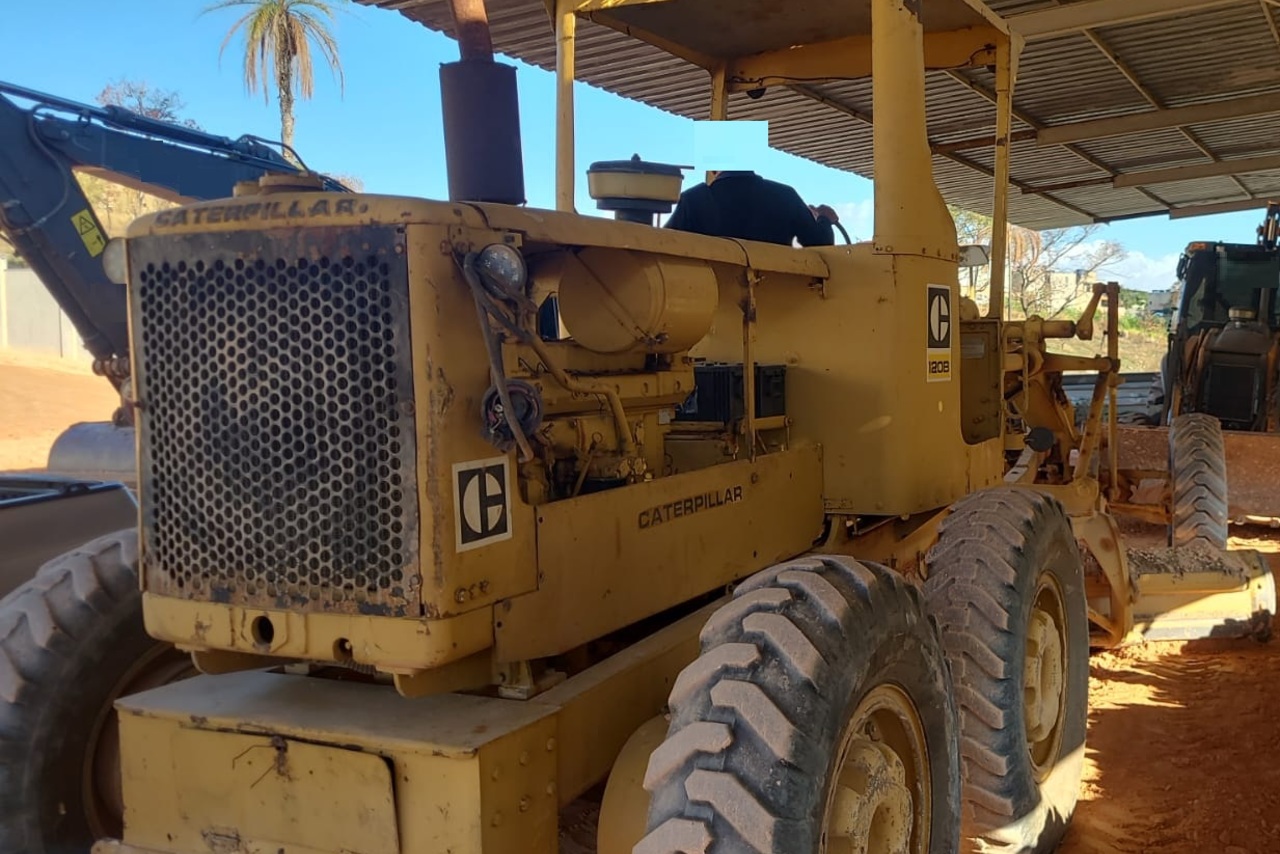 Caterpillar 120B - 90/90 3