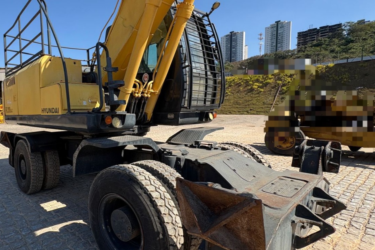 Hyundai  R200W - 09/09 5