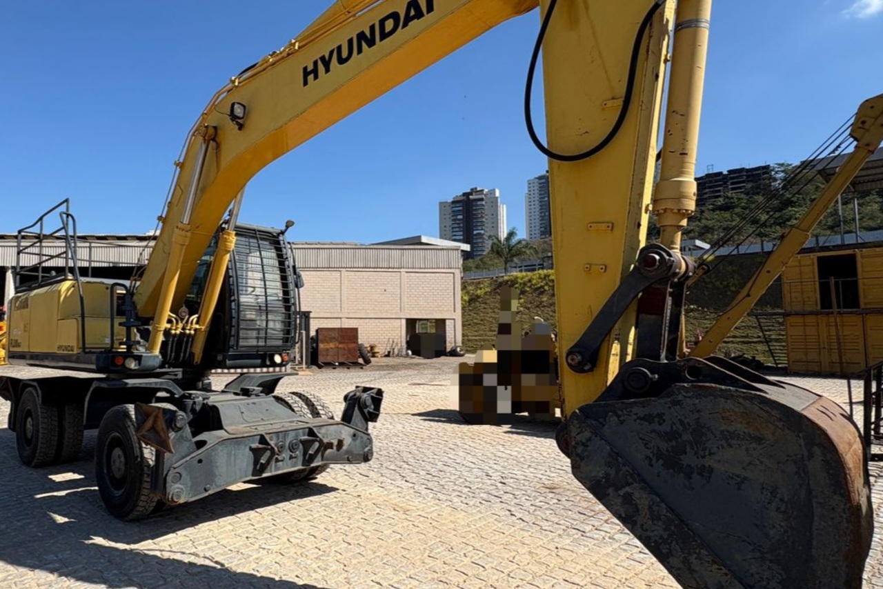 Hyundai  R200W - 09/09 6