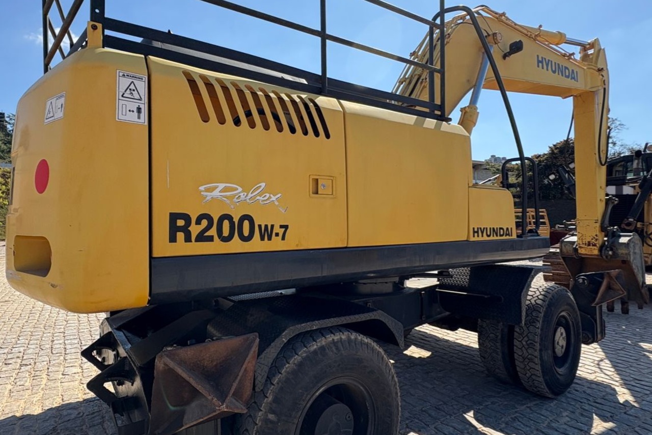 Hyundai  R200W - 09/09 7