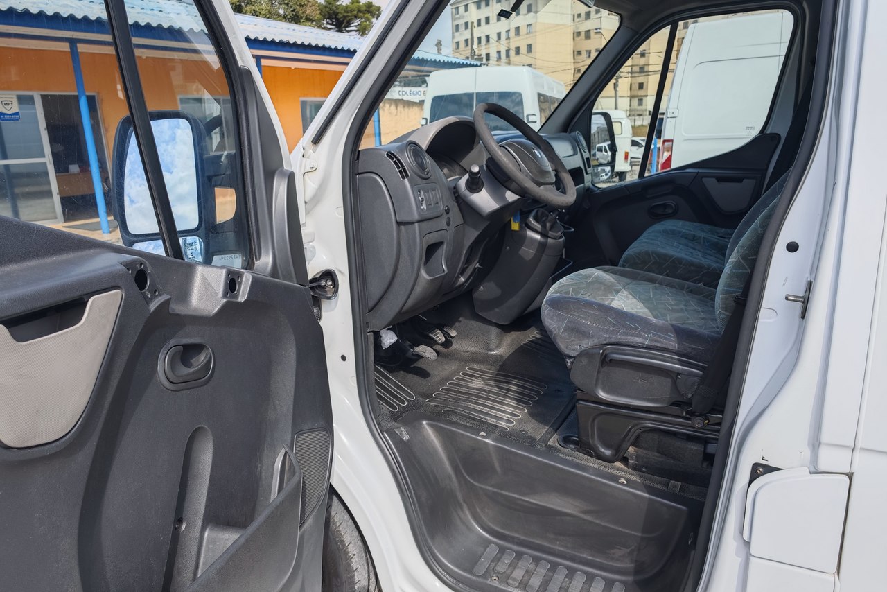 Renault Master Minibus - 14/15 2
