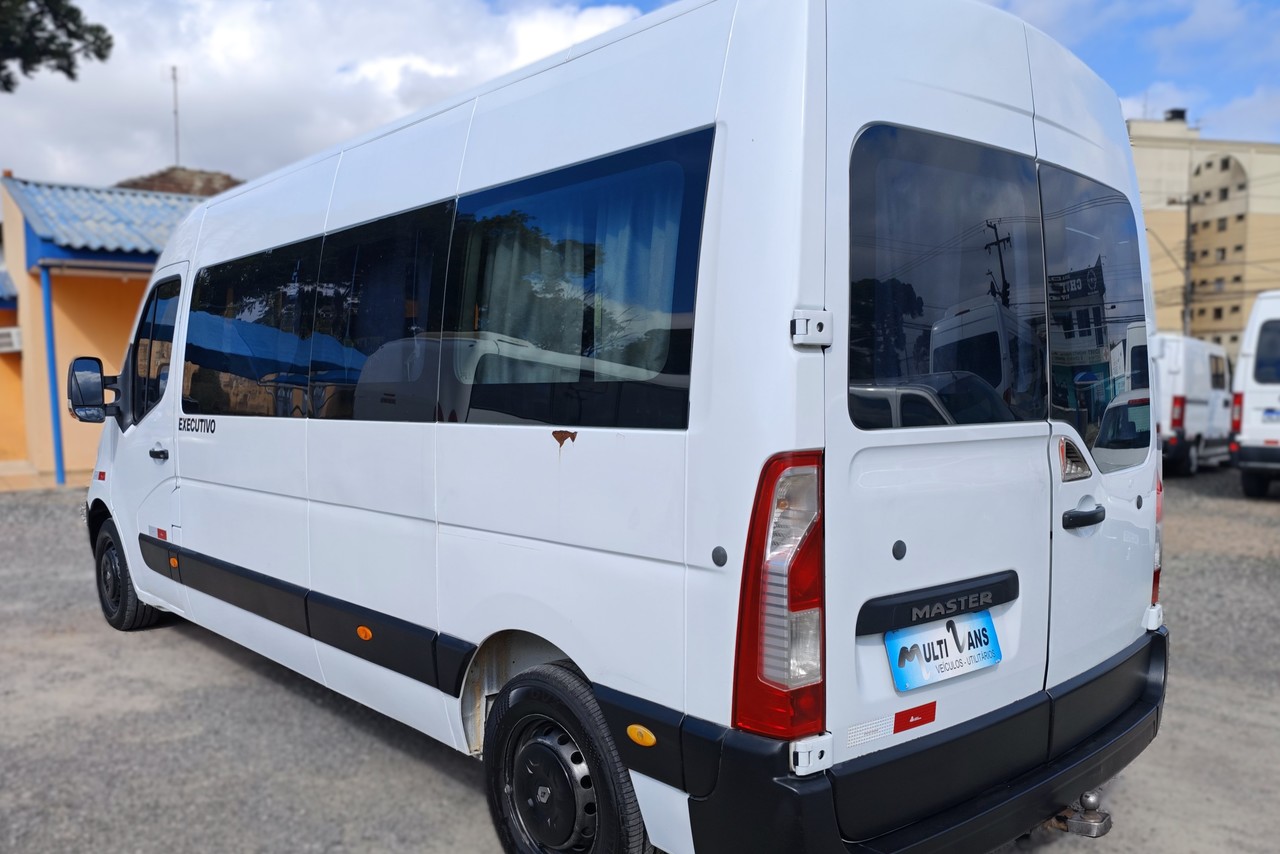 Renault Master Minibus - 14/15 8