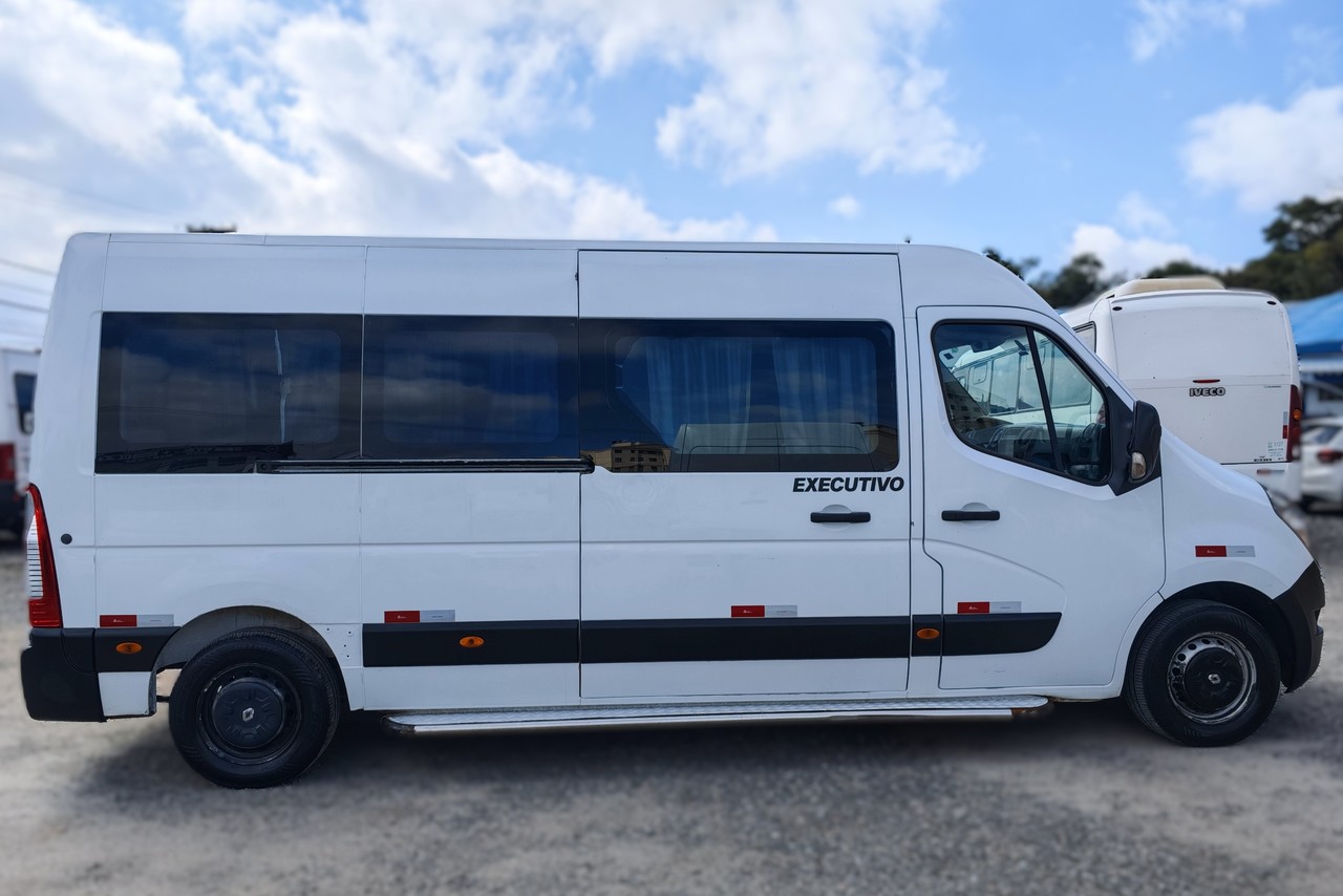 Renault Master Minibus - 14/15 10