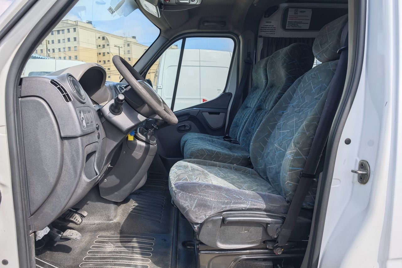 Renault Master Minibus - 14/15 14