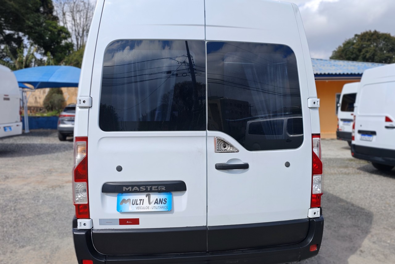 Renault Master Minibus - 14/15 18
