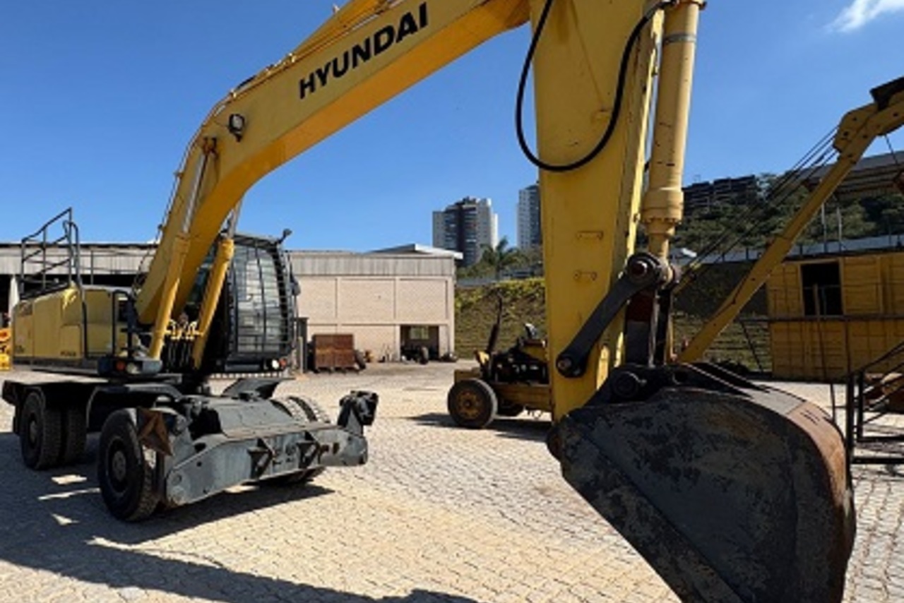 Hyundai  R200W - 10/10 3