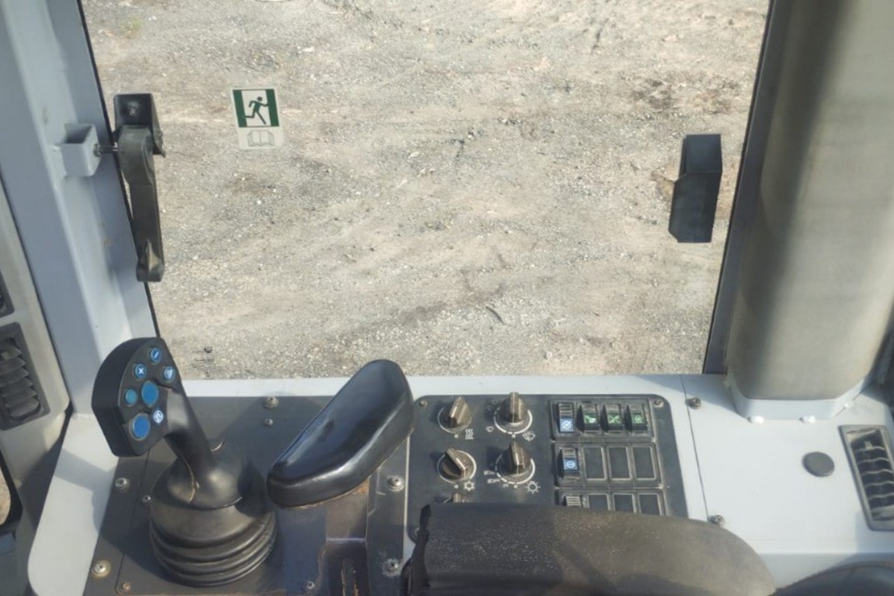 New Holland W130 - 15/15 10