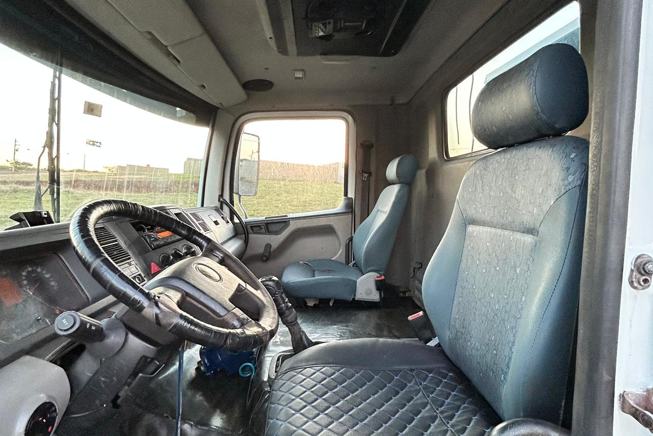 Volkswagen 26-260 E Constel. 6x4 - 10/11 10