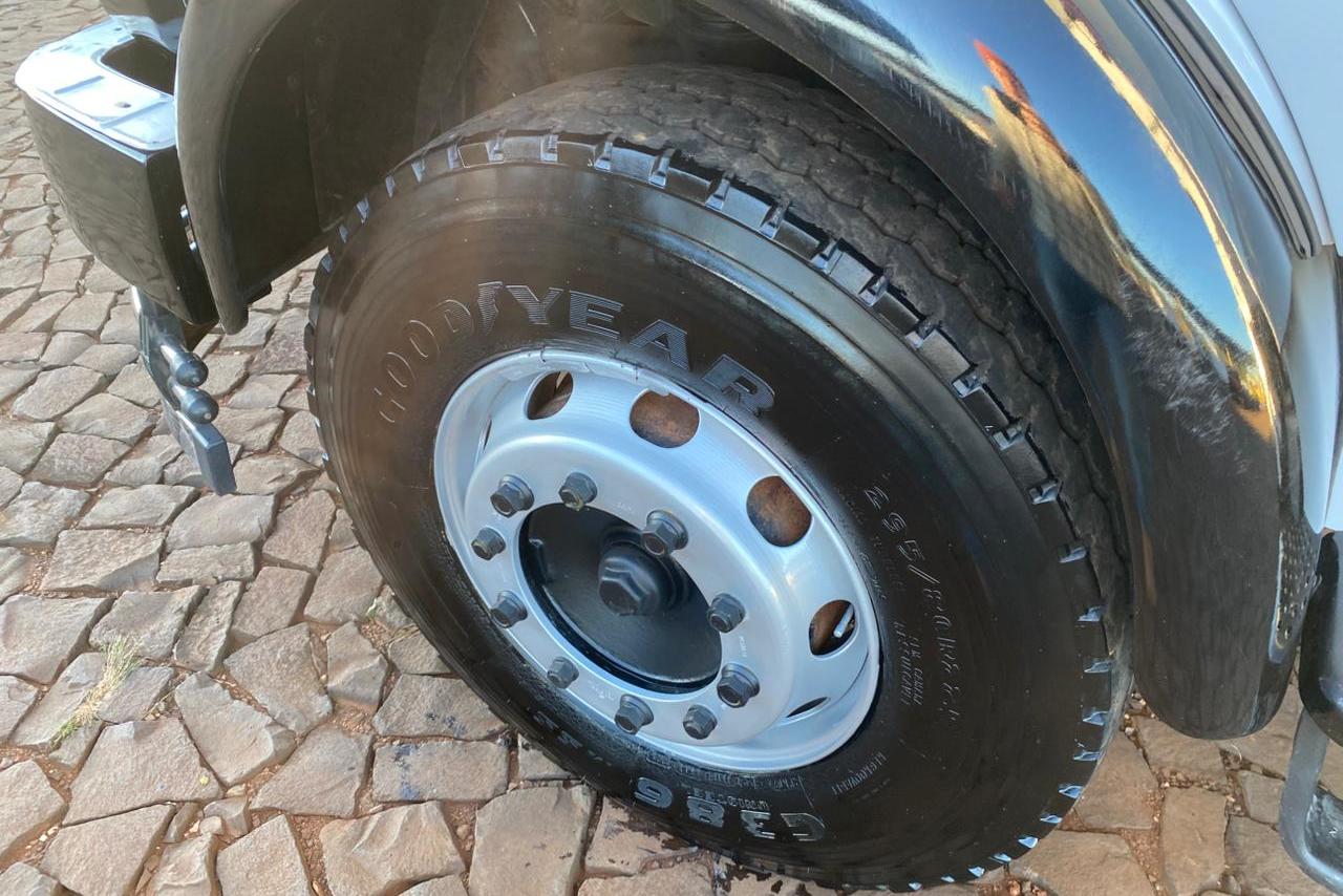 Mercedes Benz MB 1517 - 87/87 10