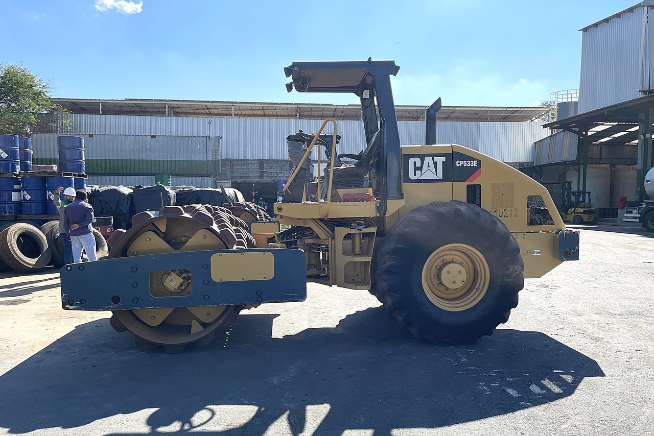 Caterpillar CP533E - 10/10 2