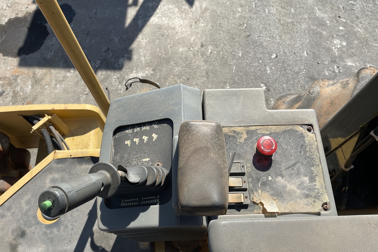 Caterpillar CP533E - 10/10 7