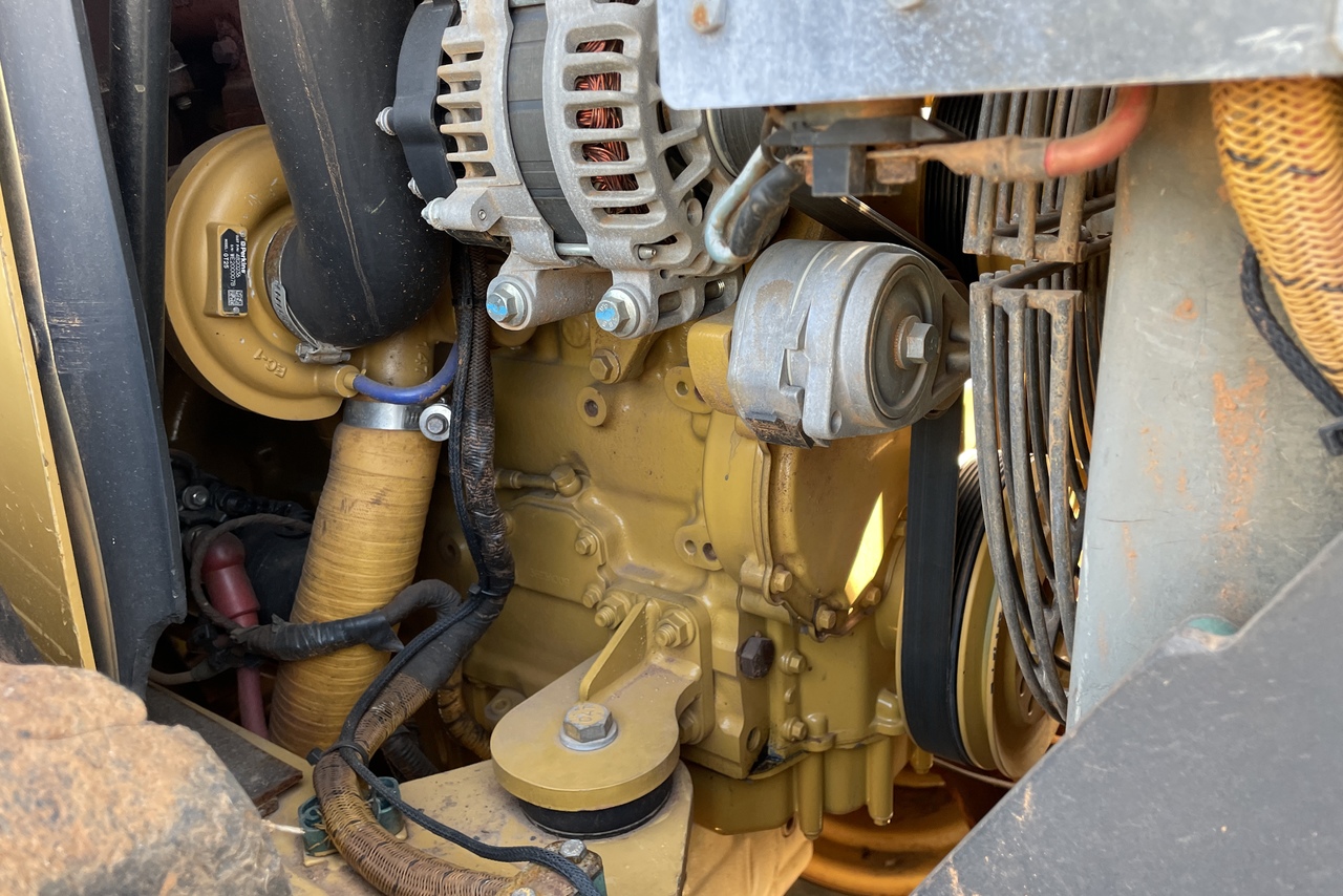 Caterpillar CP533E - 10/10 10
