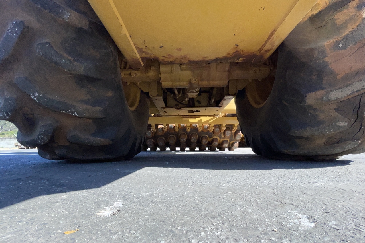 Caterpillar CP533E - 10/10 13