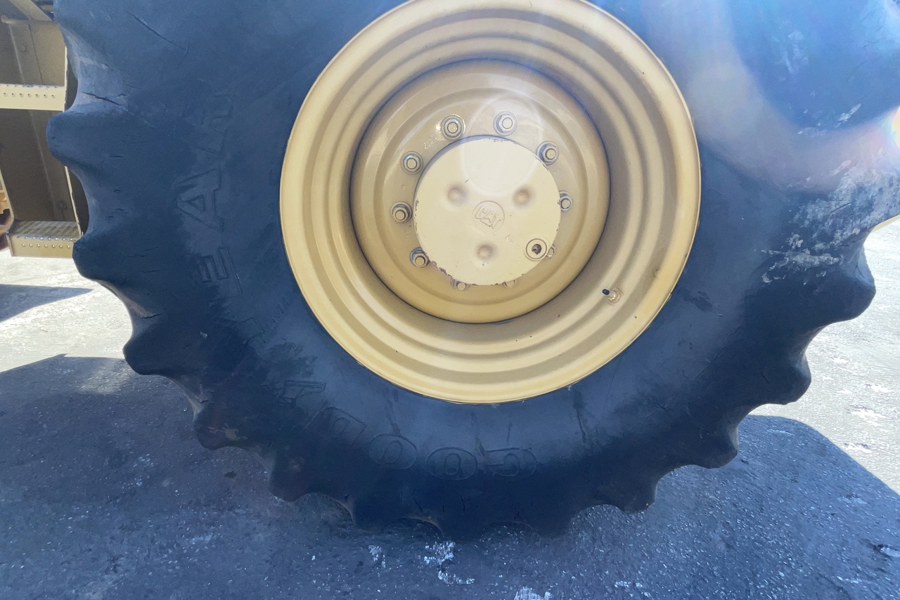 Caterpillar CP533E - 10/10 20
