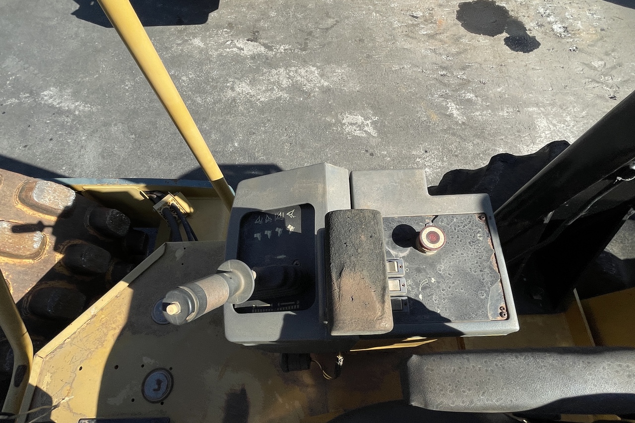 Caterpillar CP533E - 10/10 9