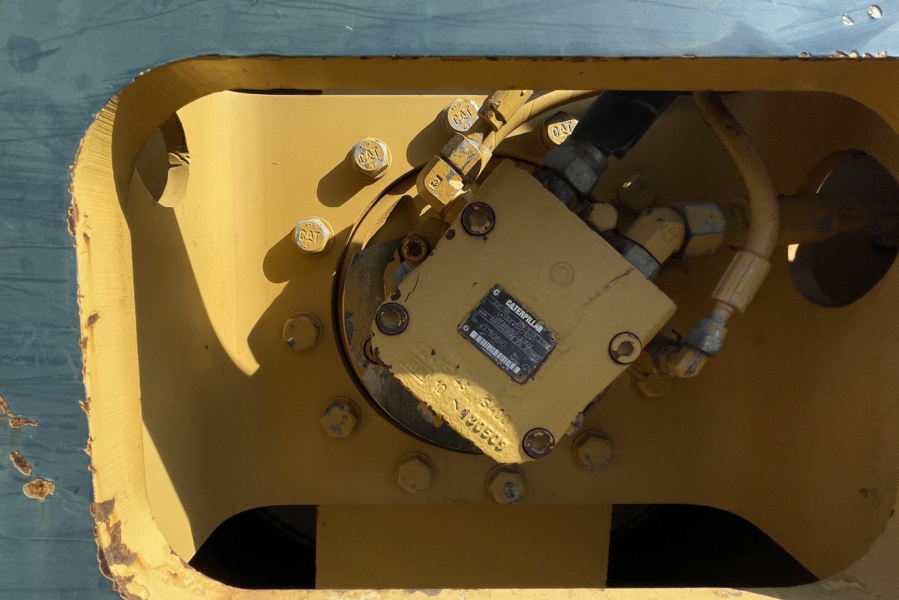 Caterpillar CP533E - 10/10 15