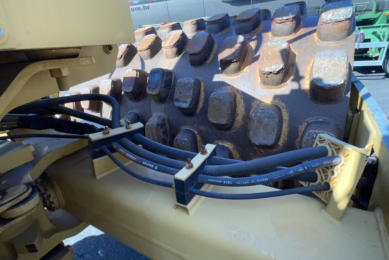 Caterpillar CP533E - 10/10 16