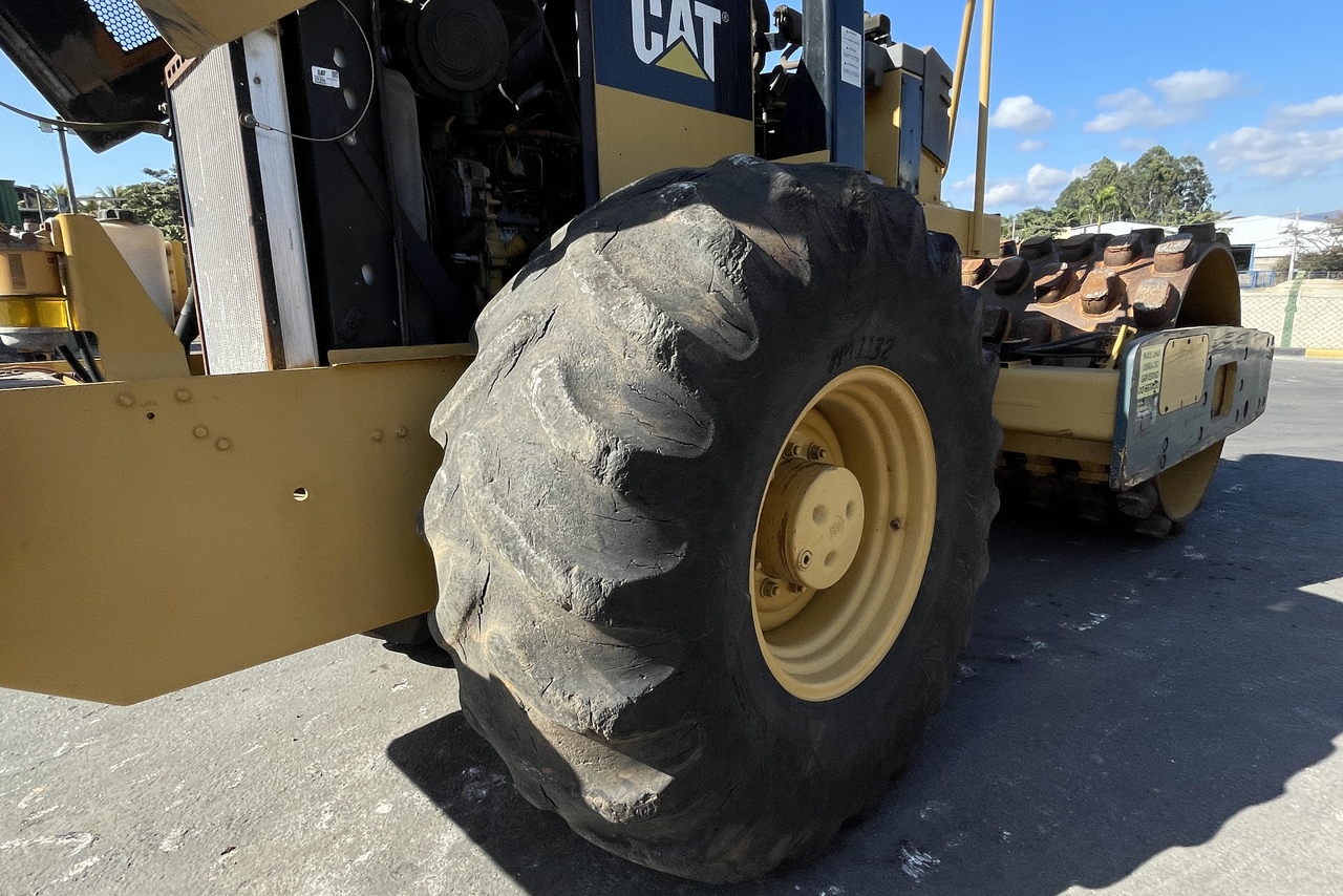 Caterpillar CP533E - 10/10 20