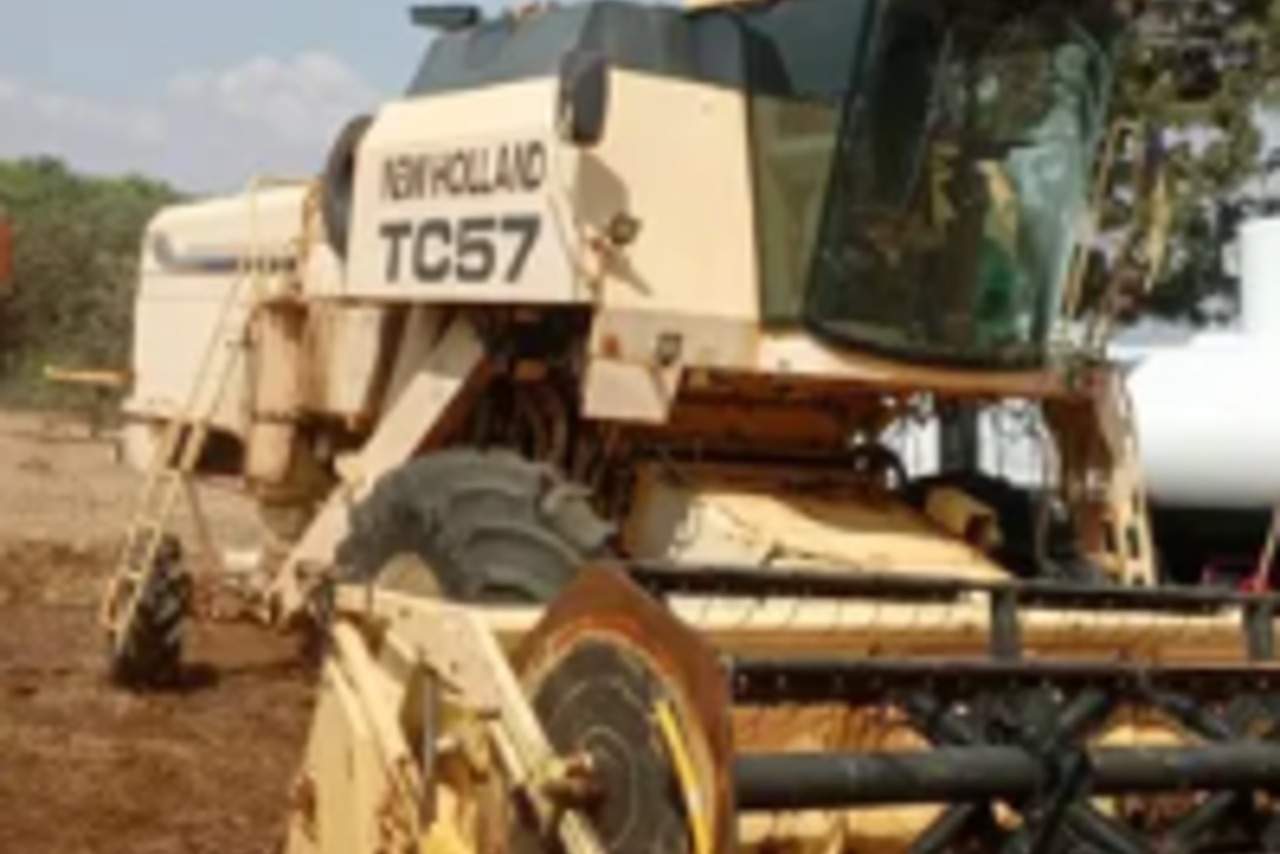 New Holland TC57  - 05/05 3