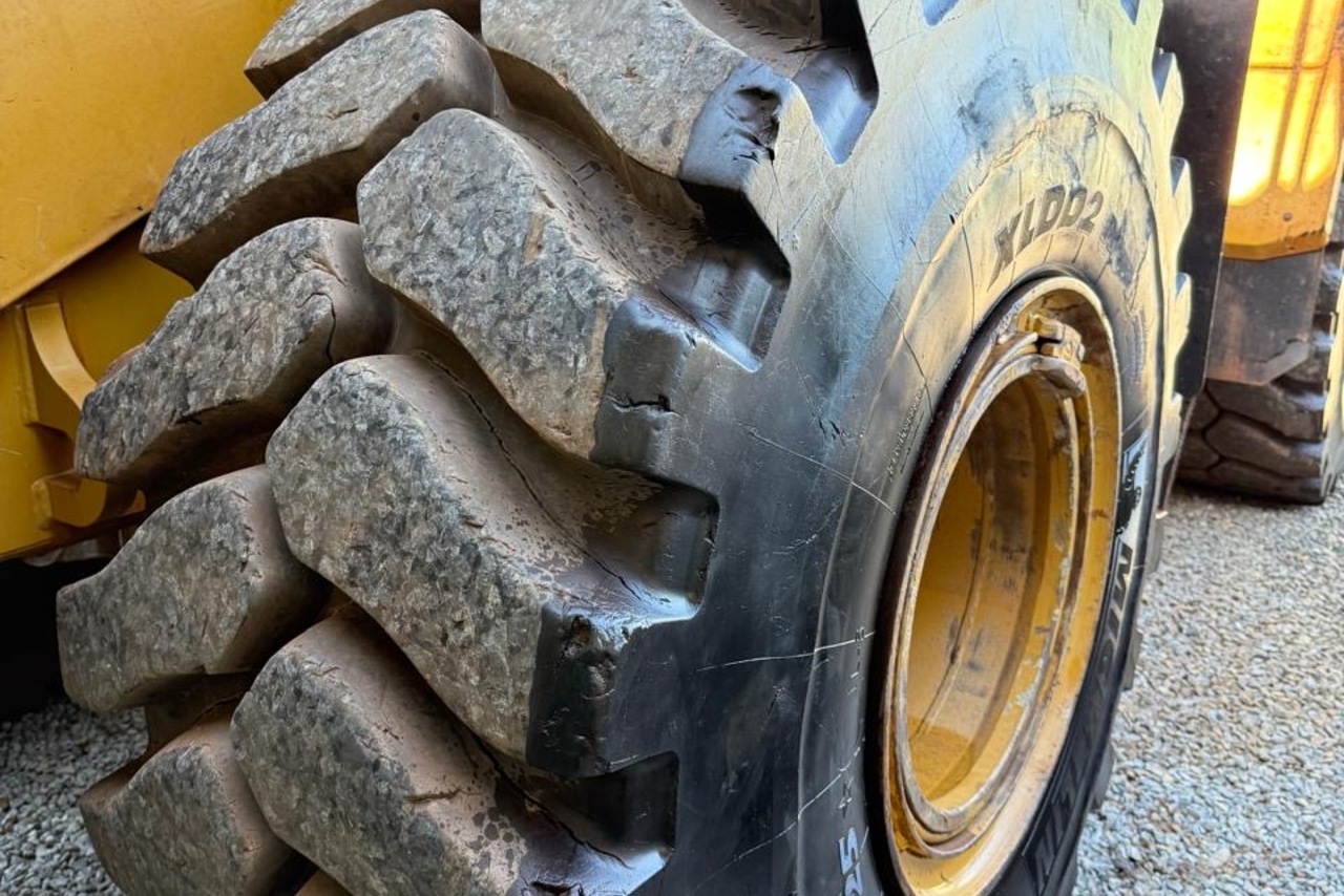 Caterpillar  966L - 21/21 4
